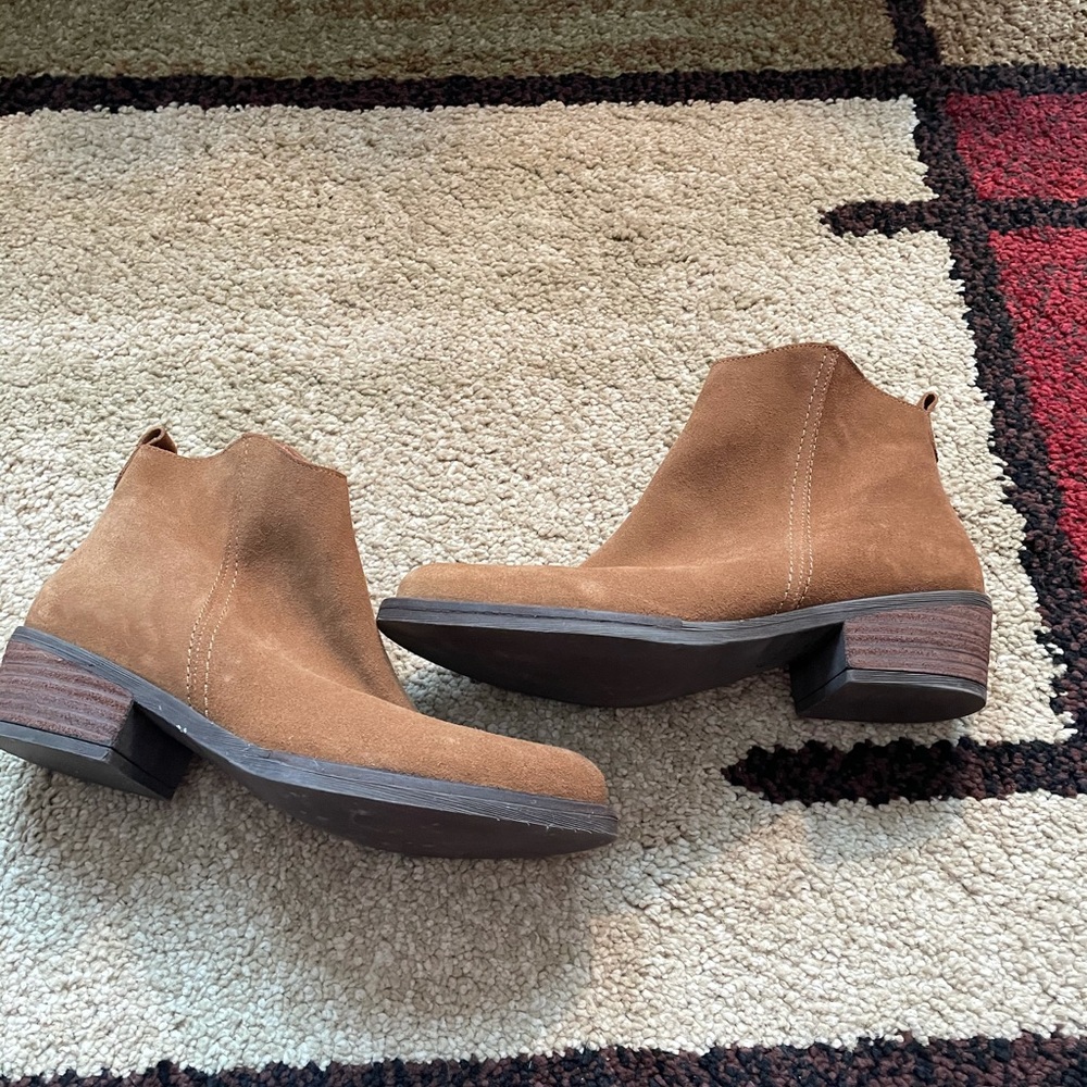 Marroqui Sanchez tan/caramel suede booties…